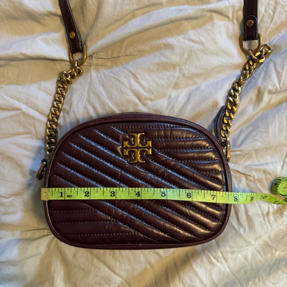 Tory Burch Kira Chevron Glazed Small Camera Bag in Fig - Picture 13 of 15
